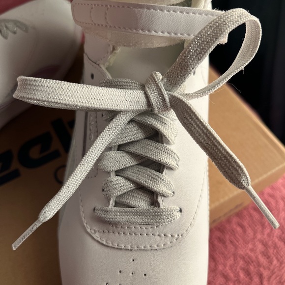 White with iridescent strips on the side Reeboks - Picture 7 of 8